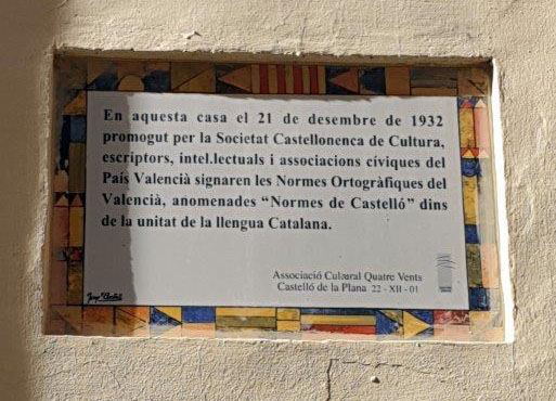 Rajola commemorativa de les Normes de Castelló de 1934. / Sigrid Schmidt von der Twer
