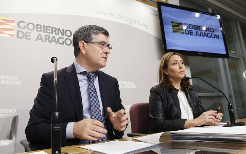 Mayte Pérez, junto a Vicente Guillén, durante la rueda de prensa posterior al Consejo de Gobierno. - Foto:GOBIERNO DE ARAGÓN