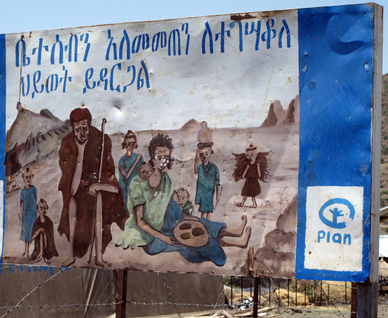 Tanca publicitària sobre planificació familiar a Etiòpia (foto de Maurice Chédel)