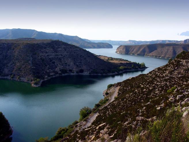 El río Ebro cerca del embalse de Mequinenza, en la franja catalana de Aragón