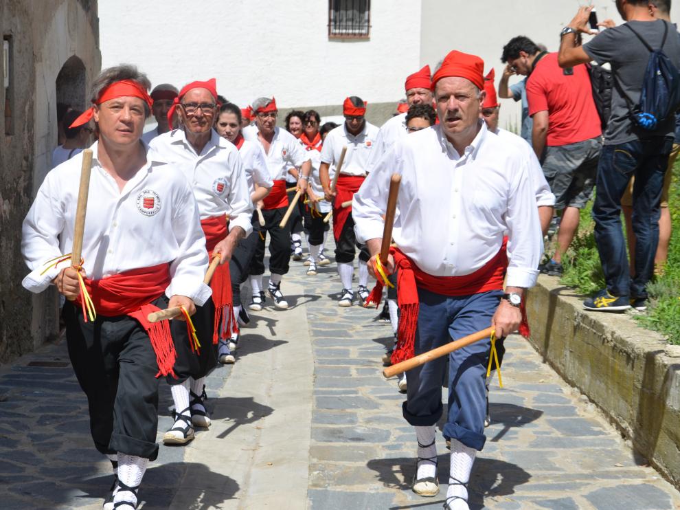 El baile tiene lugar cada 30 de julio, por las fiestas patronales de Camporrells.