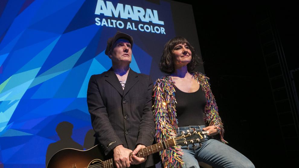 Juan Aguirre y Eva Amaral, en la presentación de su último disco.