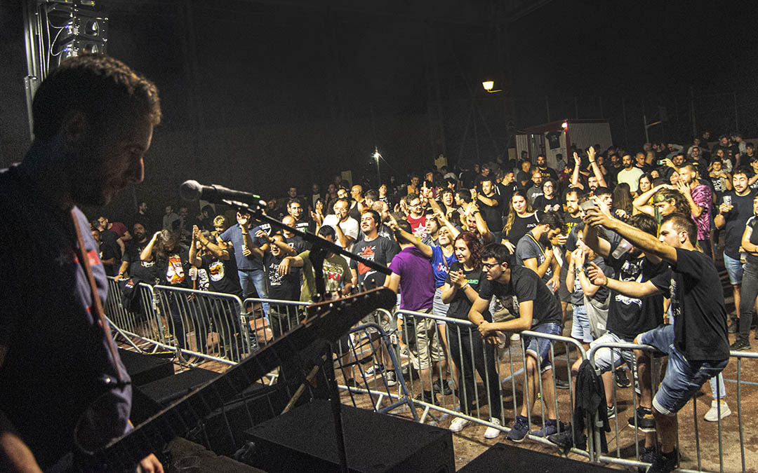 Centenares de personas participaron en el XXI Franja Rock./ L.C.