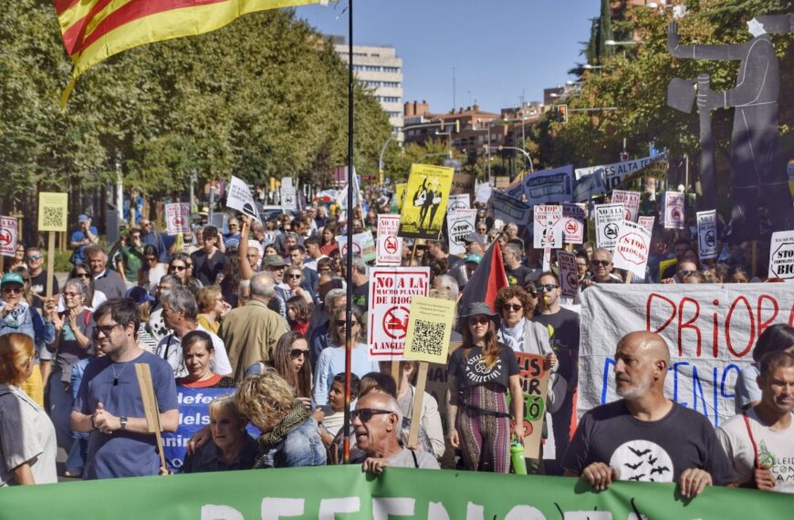 Massiva mobilització a Lleida contra els macroprojectes energètics que posen en risc el territori